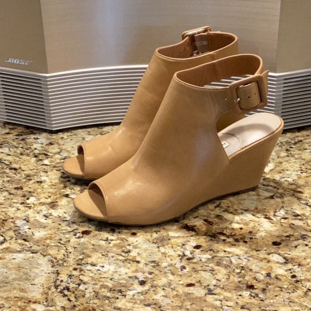 Dana Buchman sandals